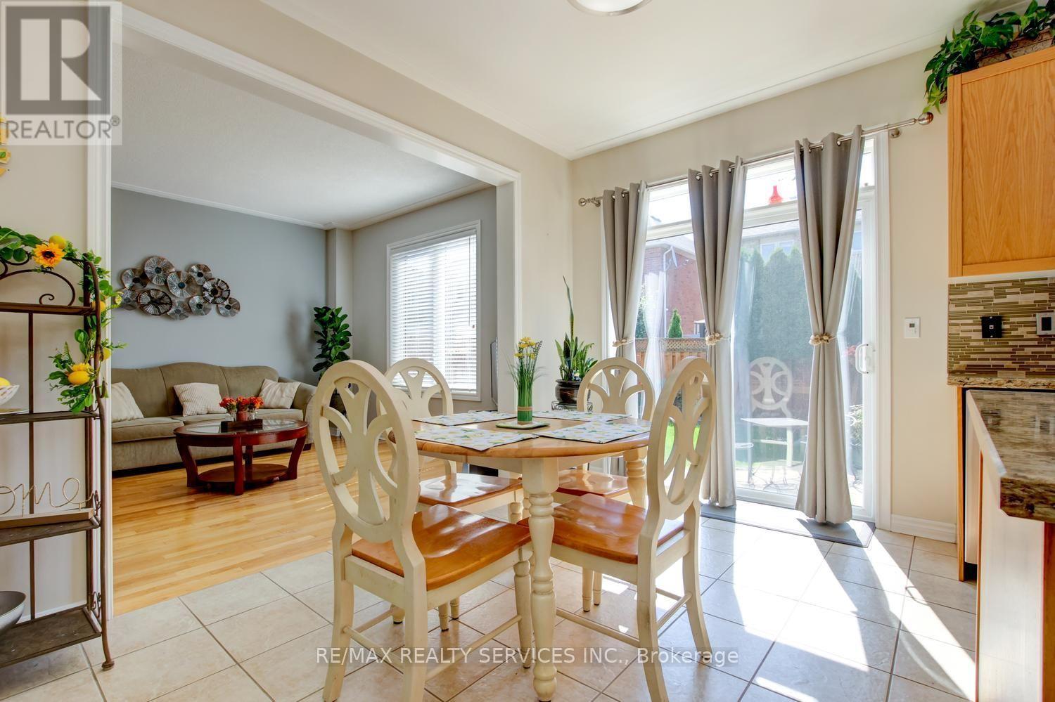 35 Hardgate Crescent, Brampton, ON - Indoor Photo Showing Dining Room