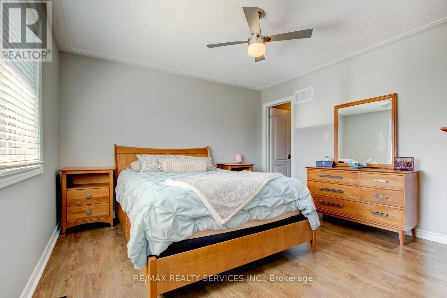35 Hardgate Crescent, Brampton, ON - Indoor Photo Showing Bedroom