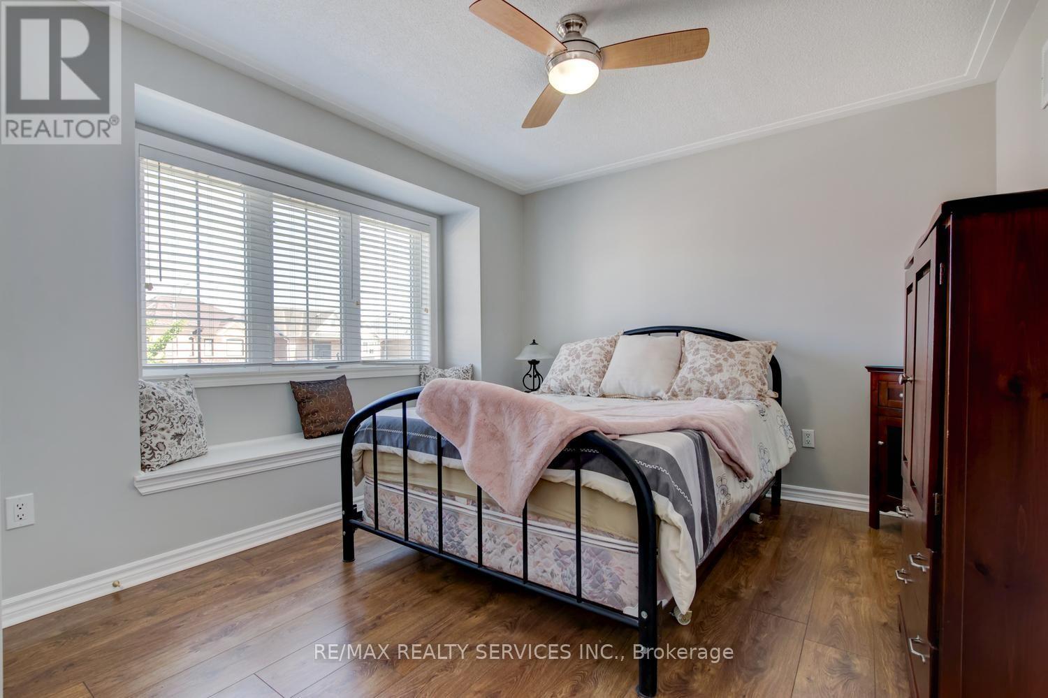 35 Hardgate Crescent, Brampton, ON - Indoor Photo Showing Bedroom