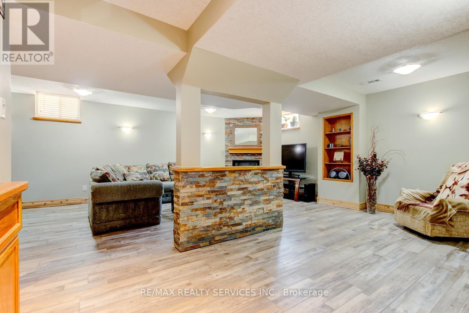 35 Hardgate Crescent, Brampton, ON - Indoor