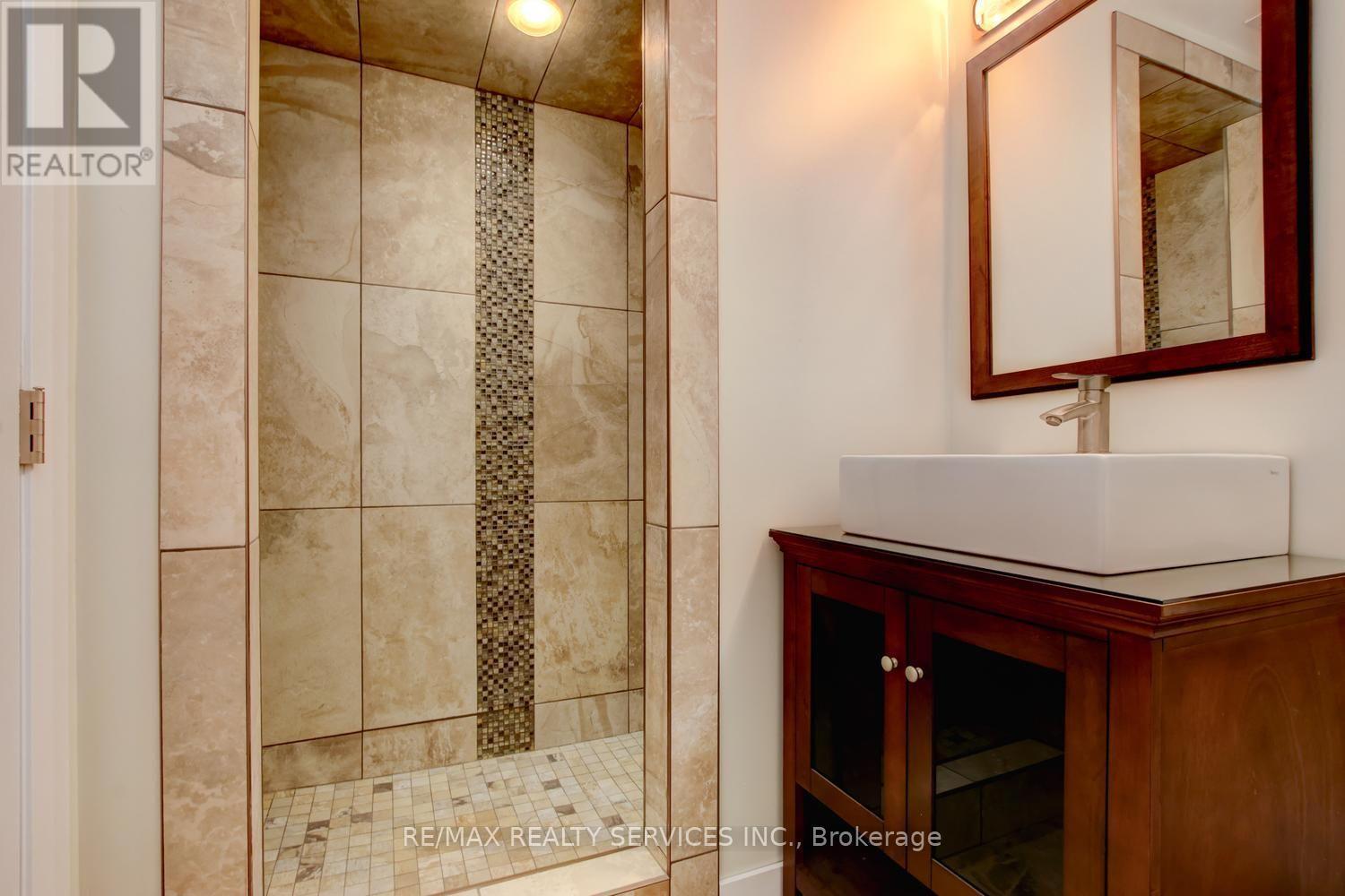 35 Hardgate Crescent, Brampton, ON - Indoor Photo Showing Bathroom