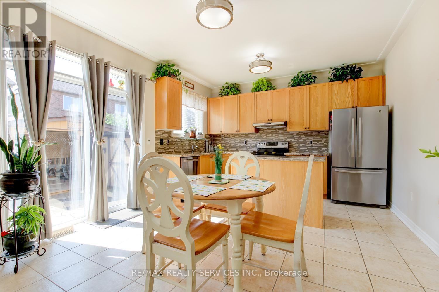 35 Hardgate Crescent, Brampton, ON - Indoor