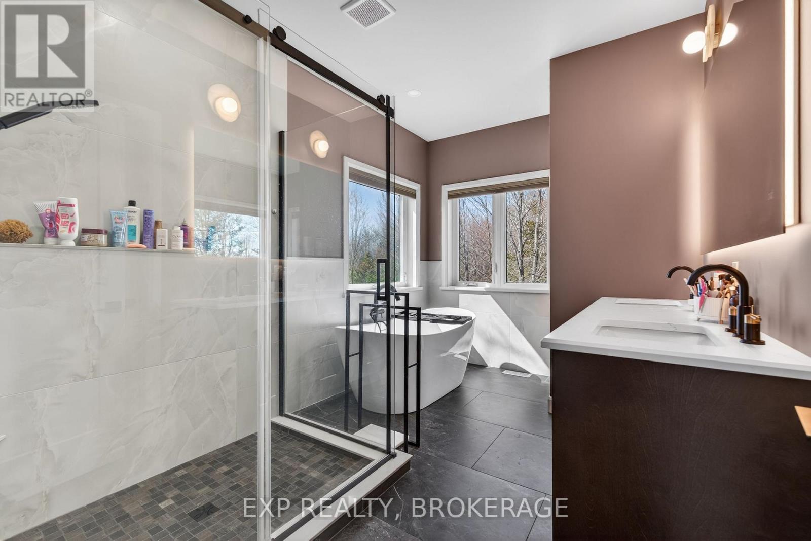 9304 Perth Road, Rideau Lakes, ON - Indoor Photo Showing Bathroom