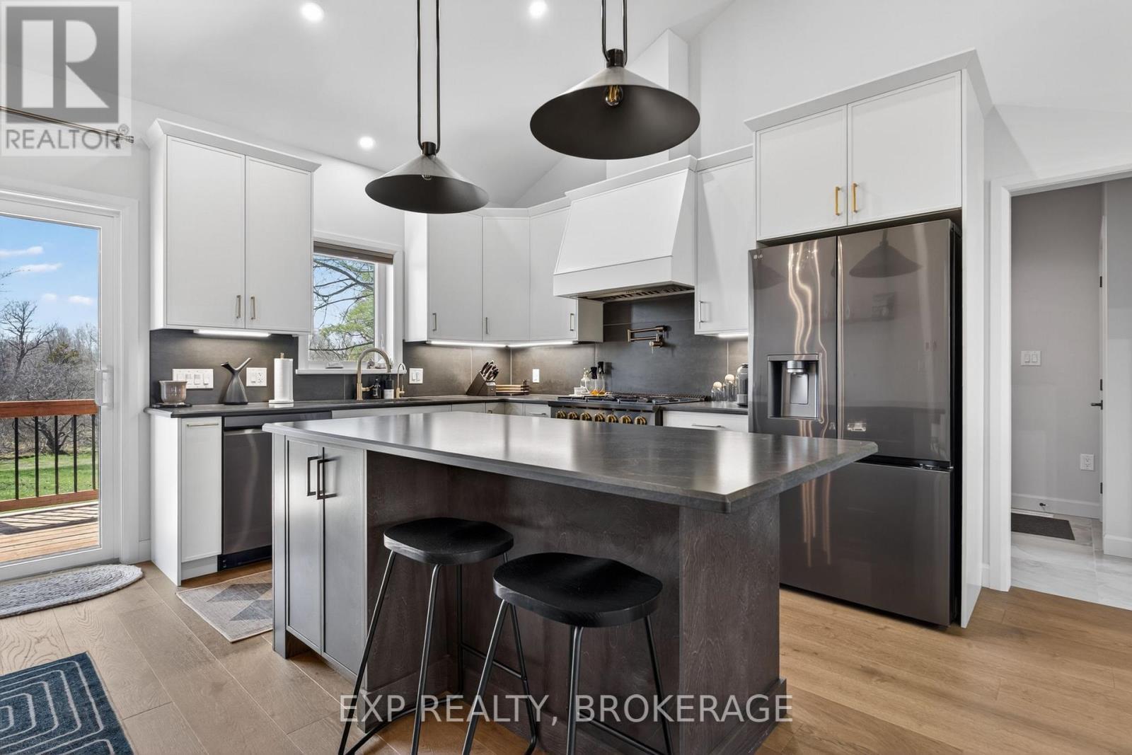 9304 Perth Road, Rideau Lakes, ON - Indoor Photo Showing Kitchen With Stainless Steel Kitchen With Upgraded Kitchen