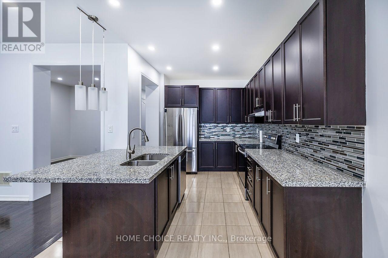 427 Windsfields Farm Drive W, Oshawa, ON - Indoor Photo Showing Kitchen With Double Sink With Upgraded Kitchen