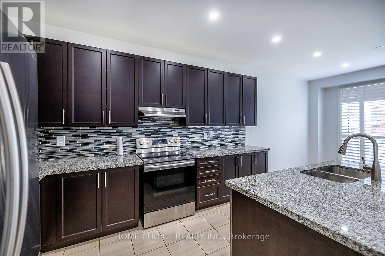 427 Windsfields Farm Drive W, Oshawa, ON - Indoor Photo Showing Kitchen With Double Sink With Upgraded Kitchen