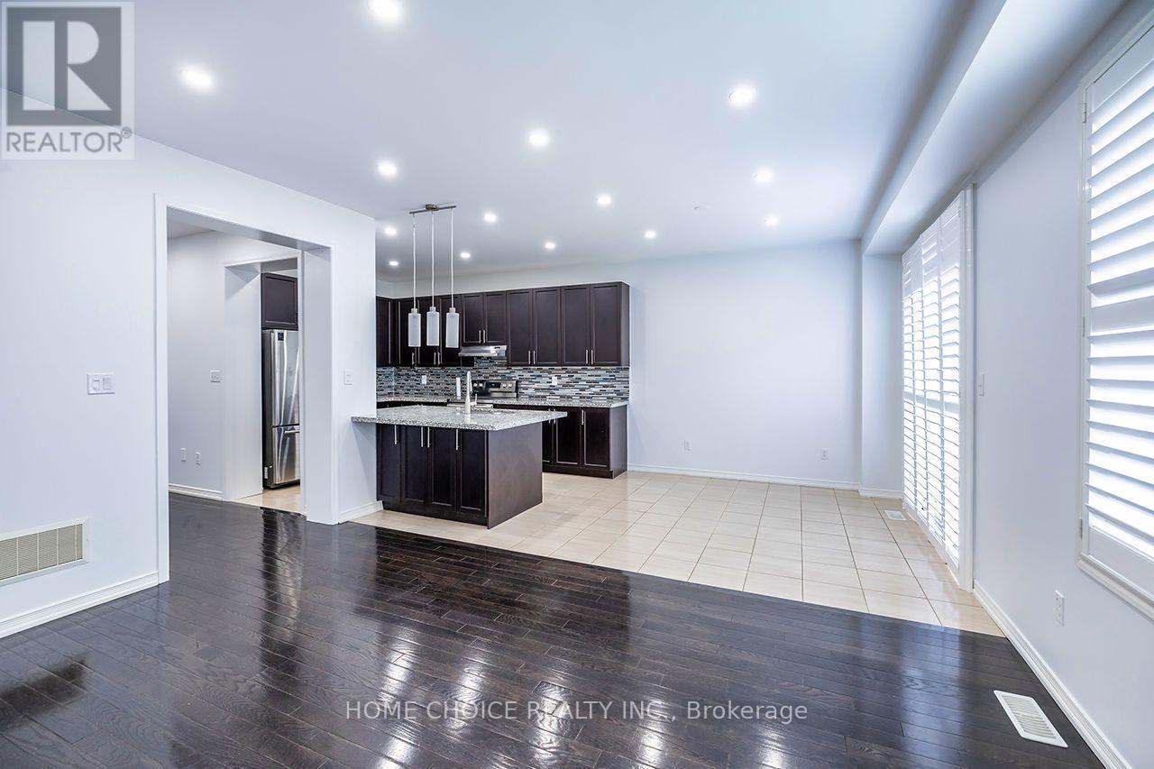 427 Windsfields Farm Drive W, Oshawa, ON - Indoor Photo Showing Kitchen With Upgraded Kitchen