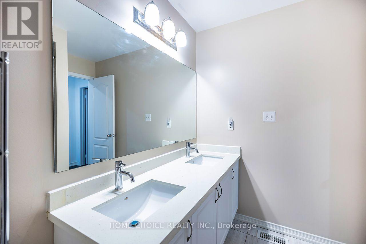427 Windsfields Farm Drive W, Oshawa, ON - Indoor Photo Showing Bathroom