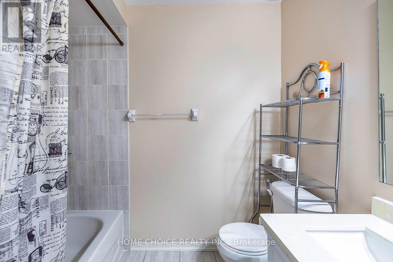 427 Windsfields Farm Drive W, Oshawa, ON - Indoor Photo Showing Bathroom