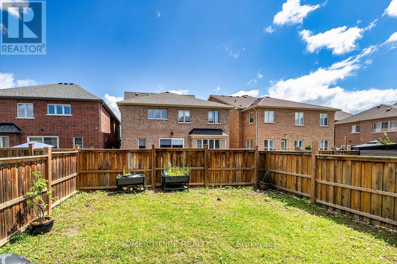 427 Windsfields Farm Drive W, Oshawa, ON - Outdoor