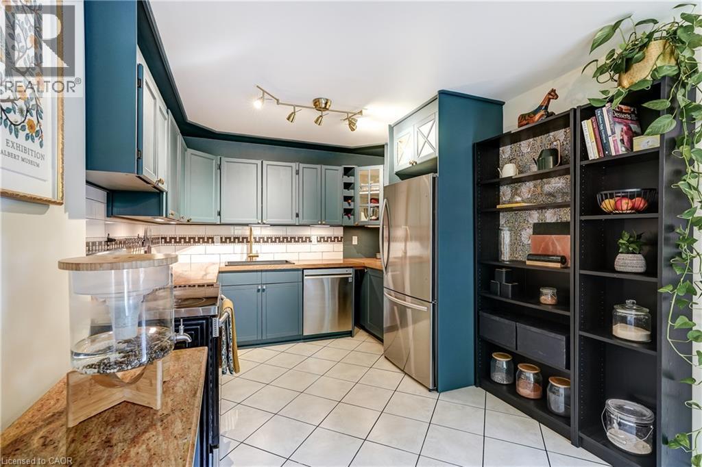 148 St Andrews Drive, Hamilton, ON - Indoor Photo Showing Kitchen