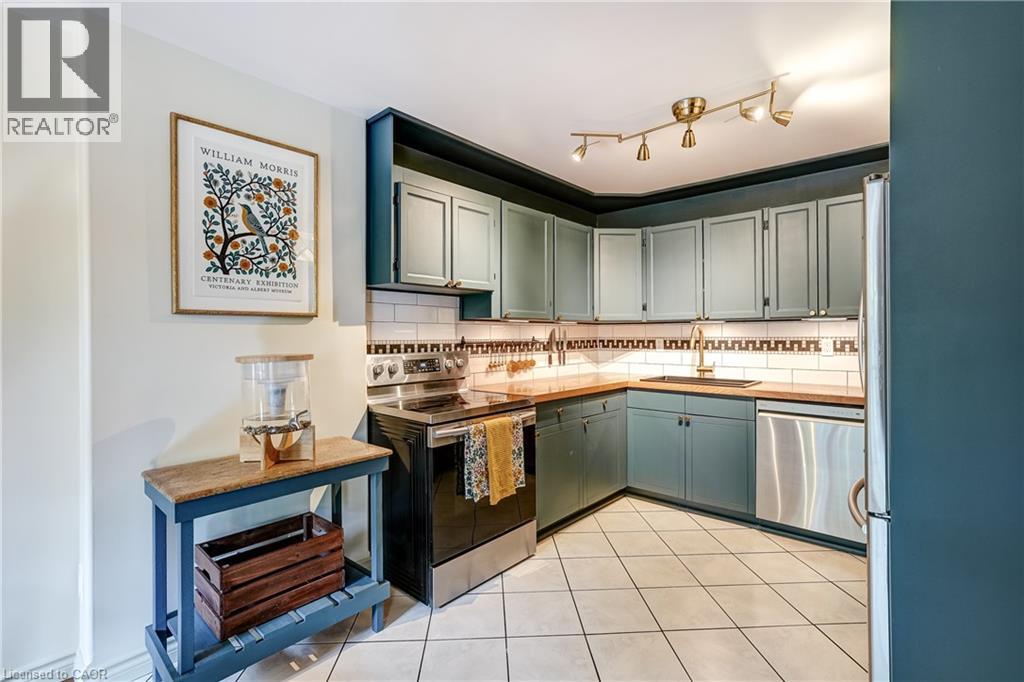 148 St Andrews Drive, Hamilton, ON - Indoor Photo Showing Kitchen