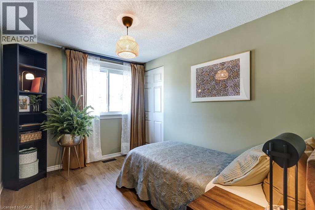 148 St Andrews Drive, Hamilton, ON - Indoor Photo Showing Bedroom