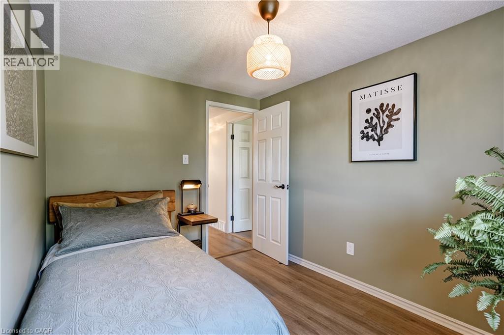 148 St Andrews Drive, Hamilton, ON - Indoor Photo Showing Bedroom