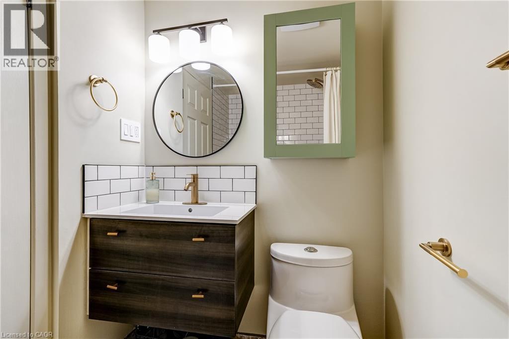 148 St Andrews Drive, Hamilton, ON - Indoor Photo Showing Bathroom