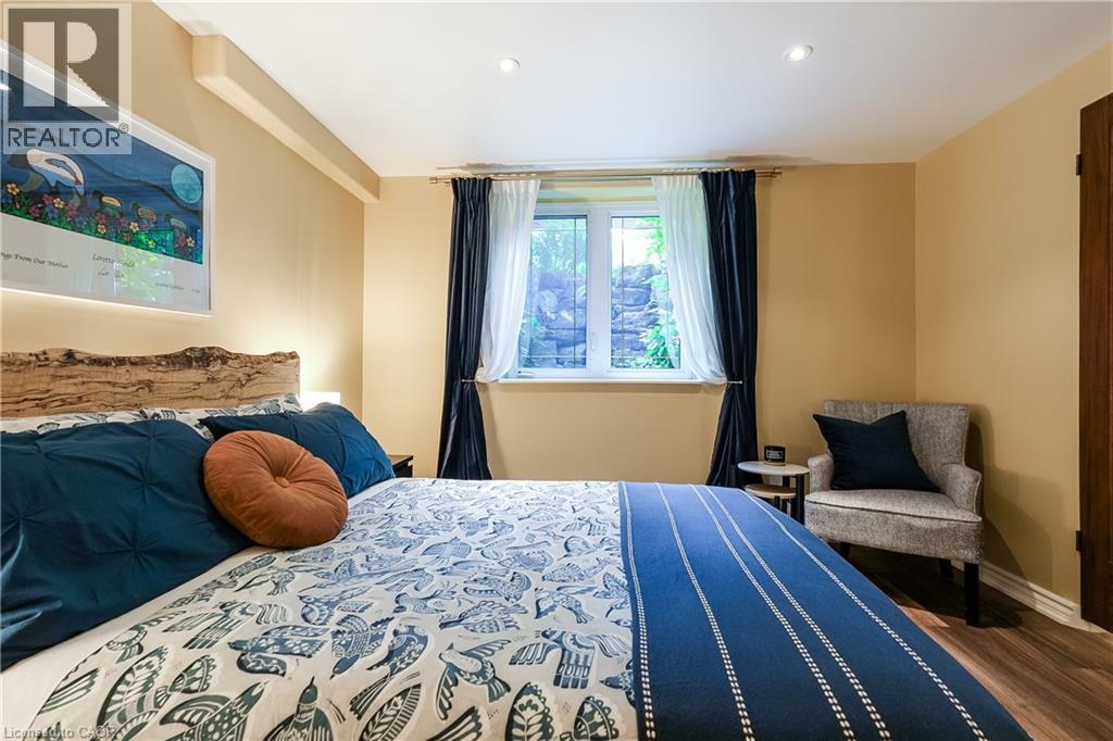 148 St Andrews Drive, Hamilton, ON - Indoor Photo Showing Bedroom