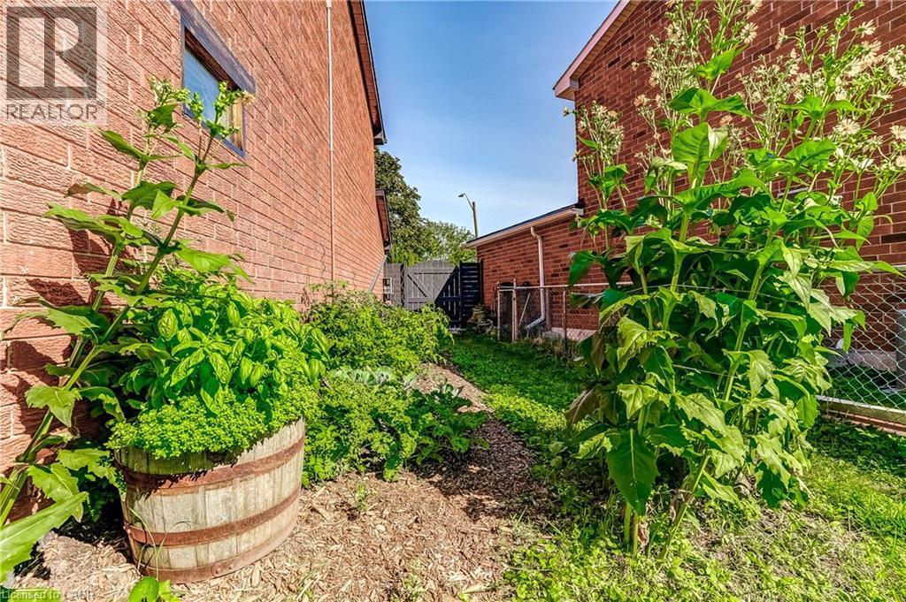 148 St Andrews Drive, Hamilton, ON - Outdoor