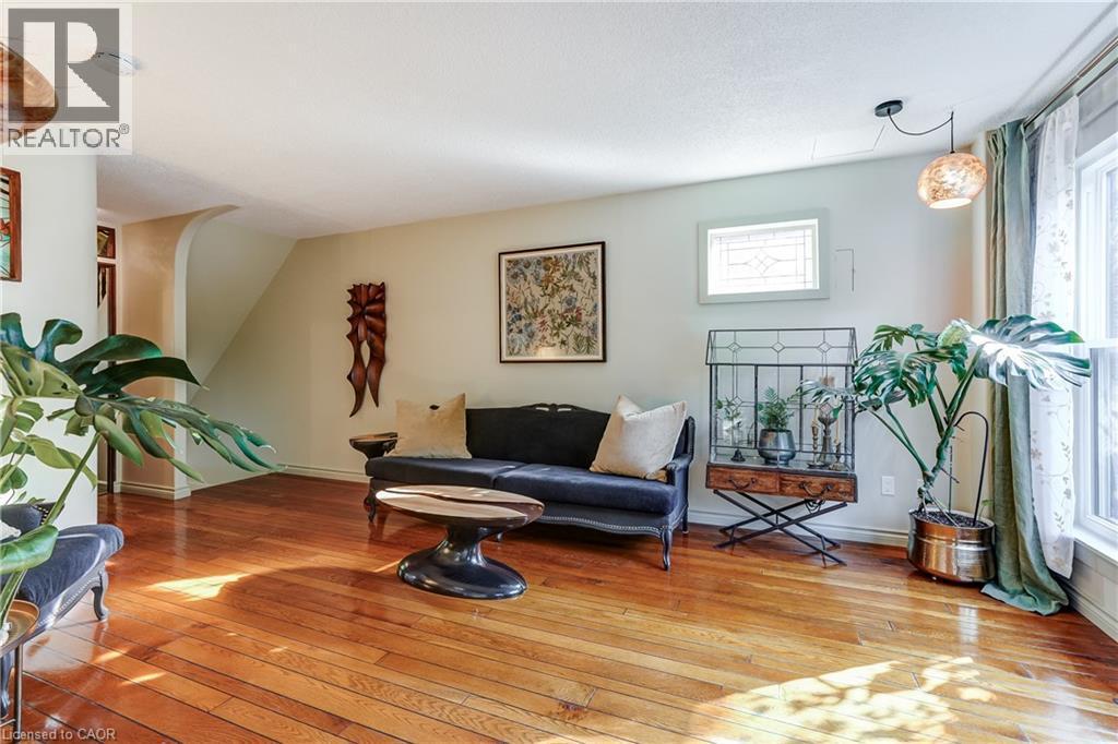 148 St Andrews Drive, Hamilton, ON - Indoor Photo Showing Living Room