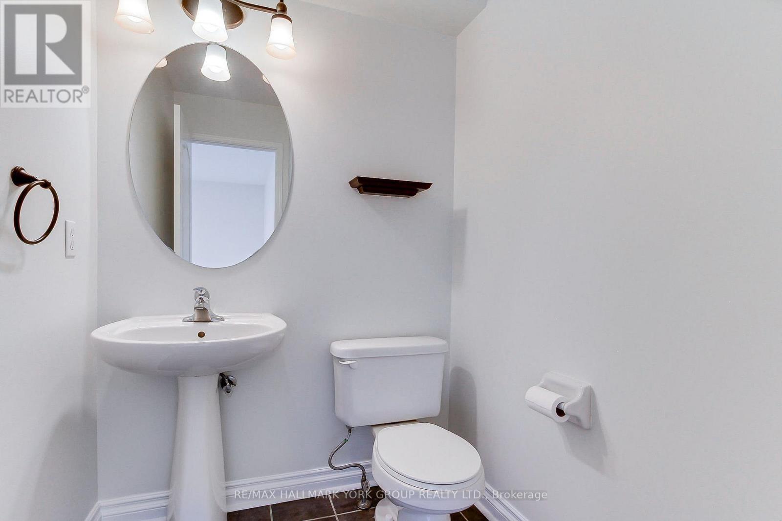 39 Millcliff Circle, Aurora, ON - Indoor Photo Showing Bathroom