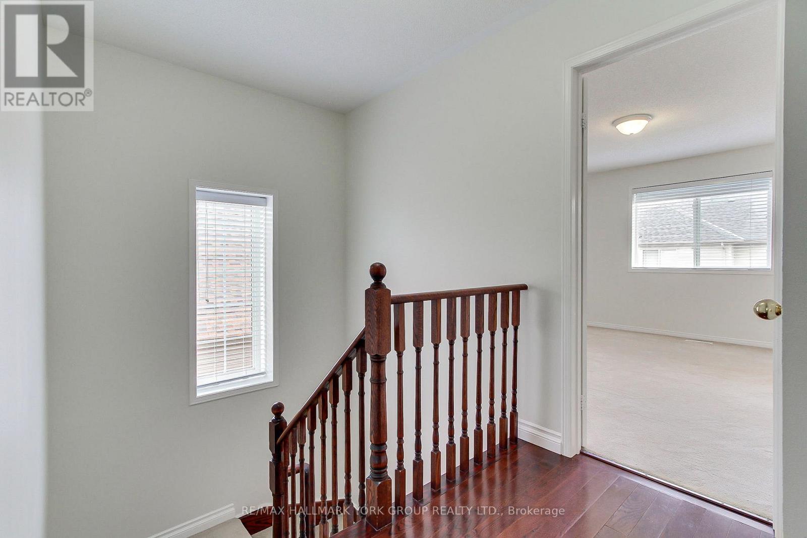 39 Millcliff Circle, Aurora, ON - Indoor Photo Showing Other Room
