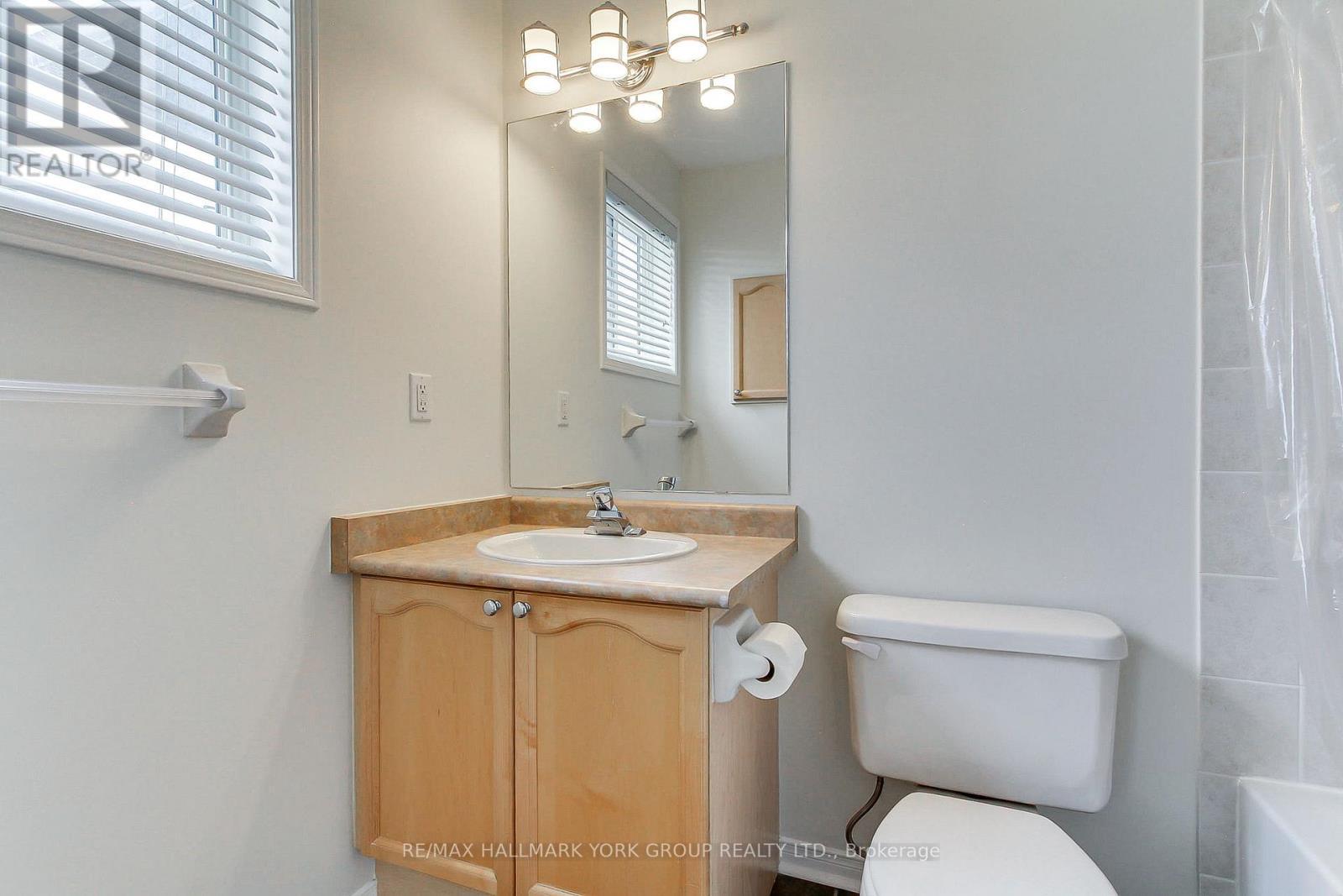 39 Millcliff Circle, Aurora, ON - Indoor Photo Showing Bathroom