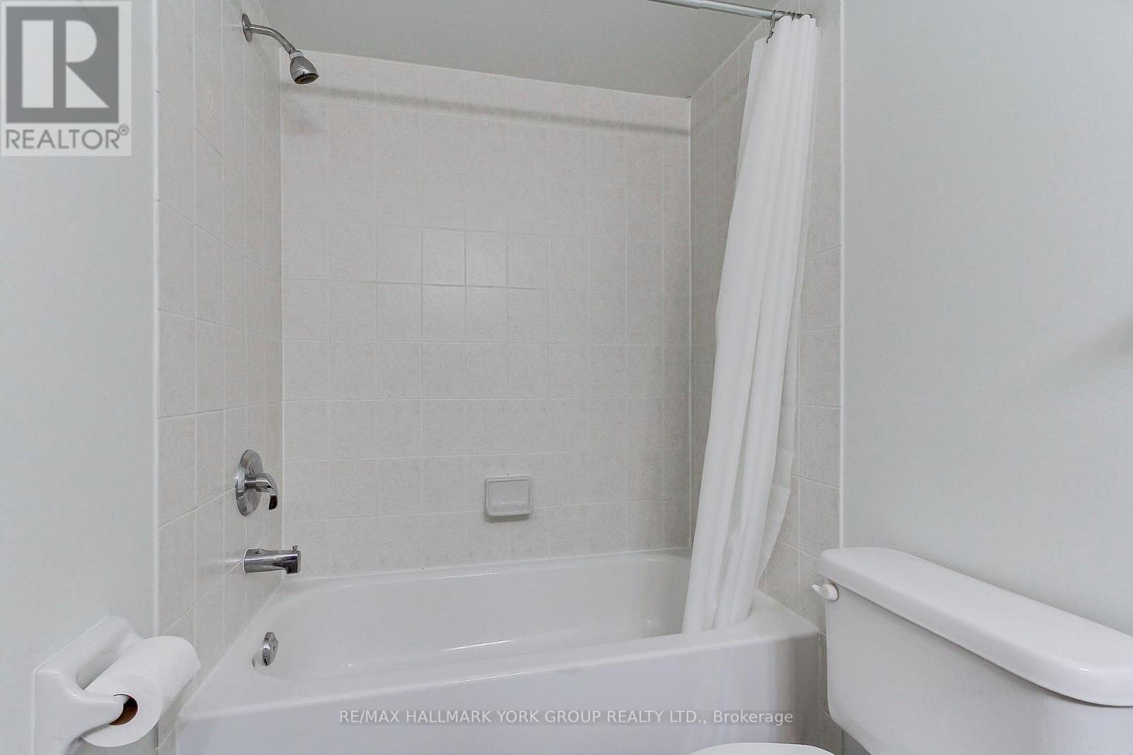 39 Millcliff Circle, Aurora, ON - Indoor Photo Showing Bathroom