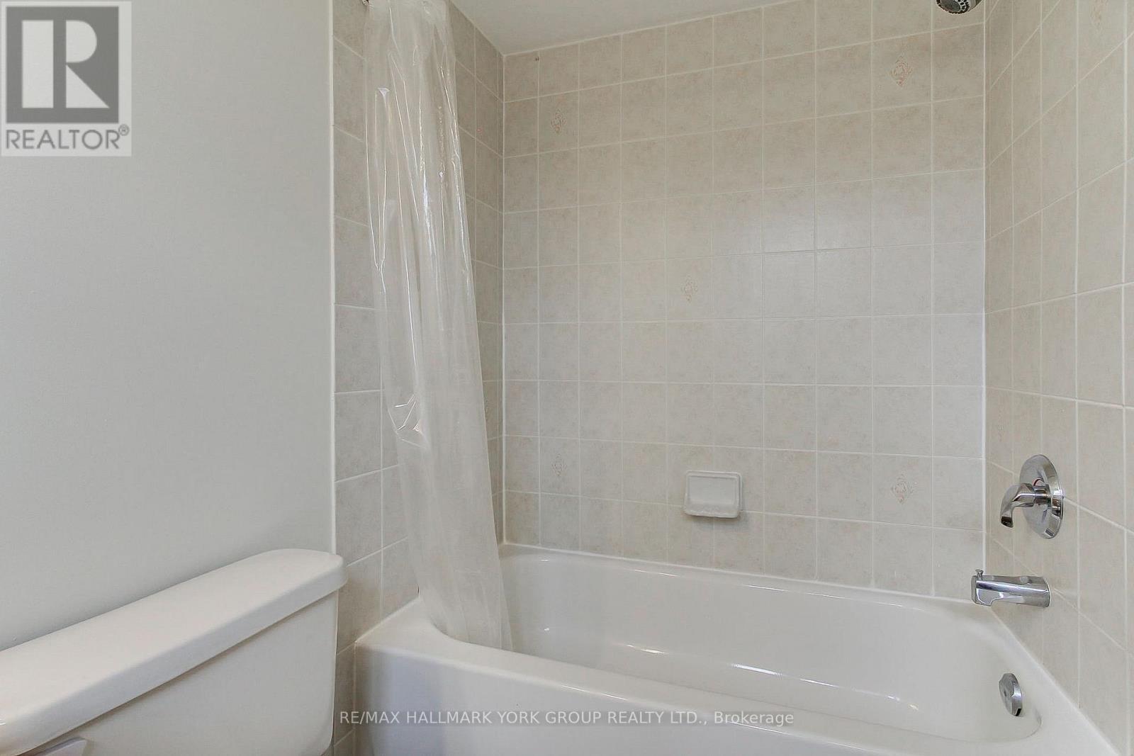 39 Millcliff Circle, Aurora, ON - Indoor Photo Showing Bathroom