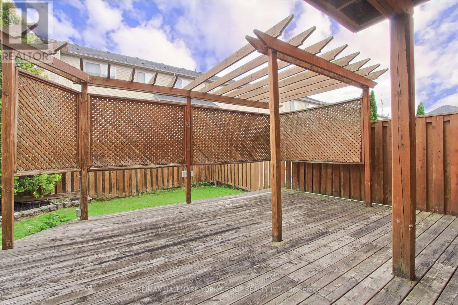 39 Millcliff Circle, Aurora, ON - Outdoor With Deck Patio Veranda With Exterior