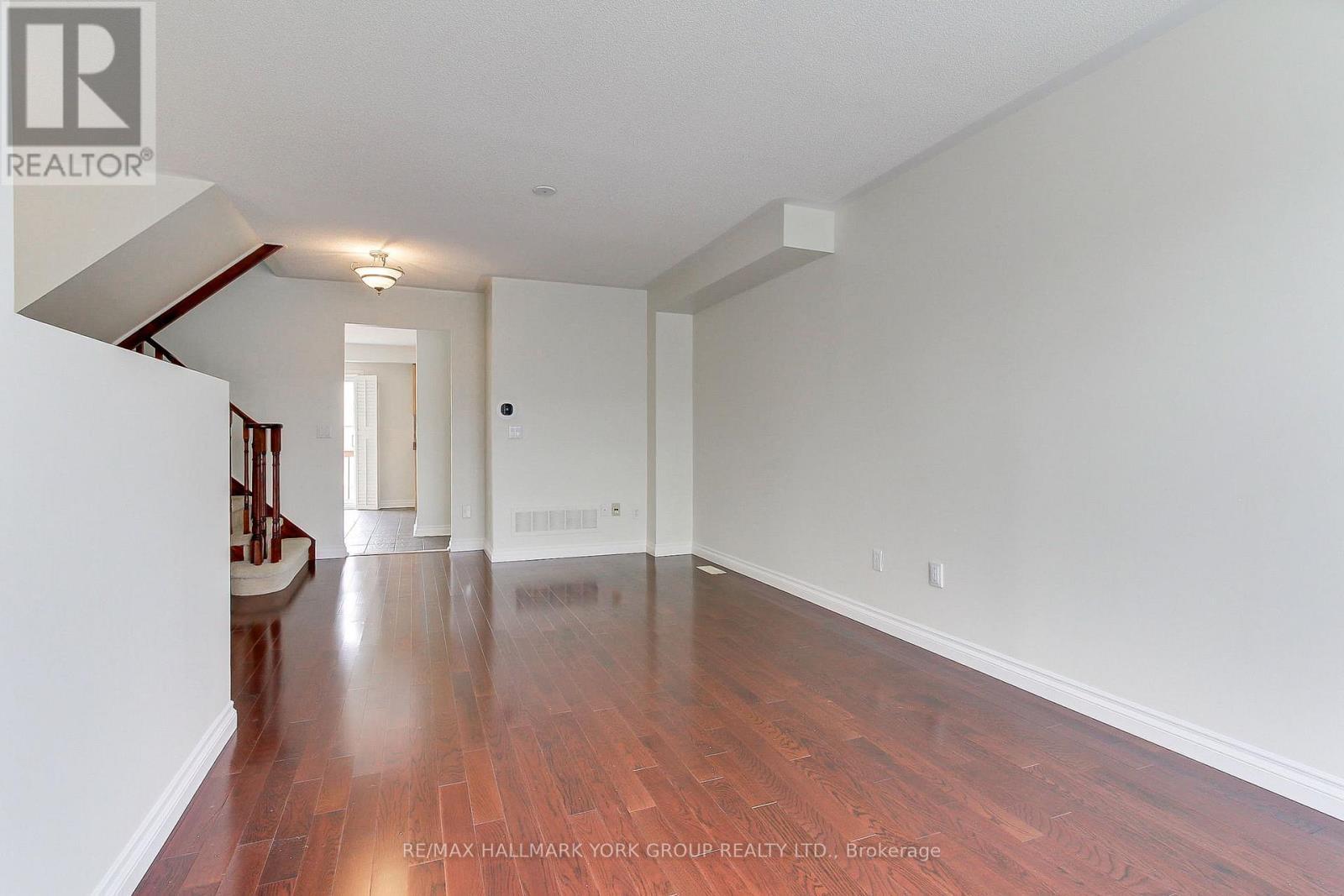 39 Millcliff Circle, Aurora, ON - Indoor Photo Showing Other Room