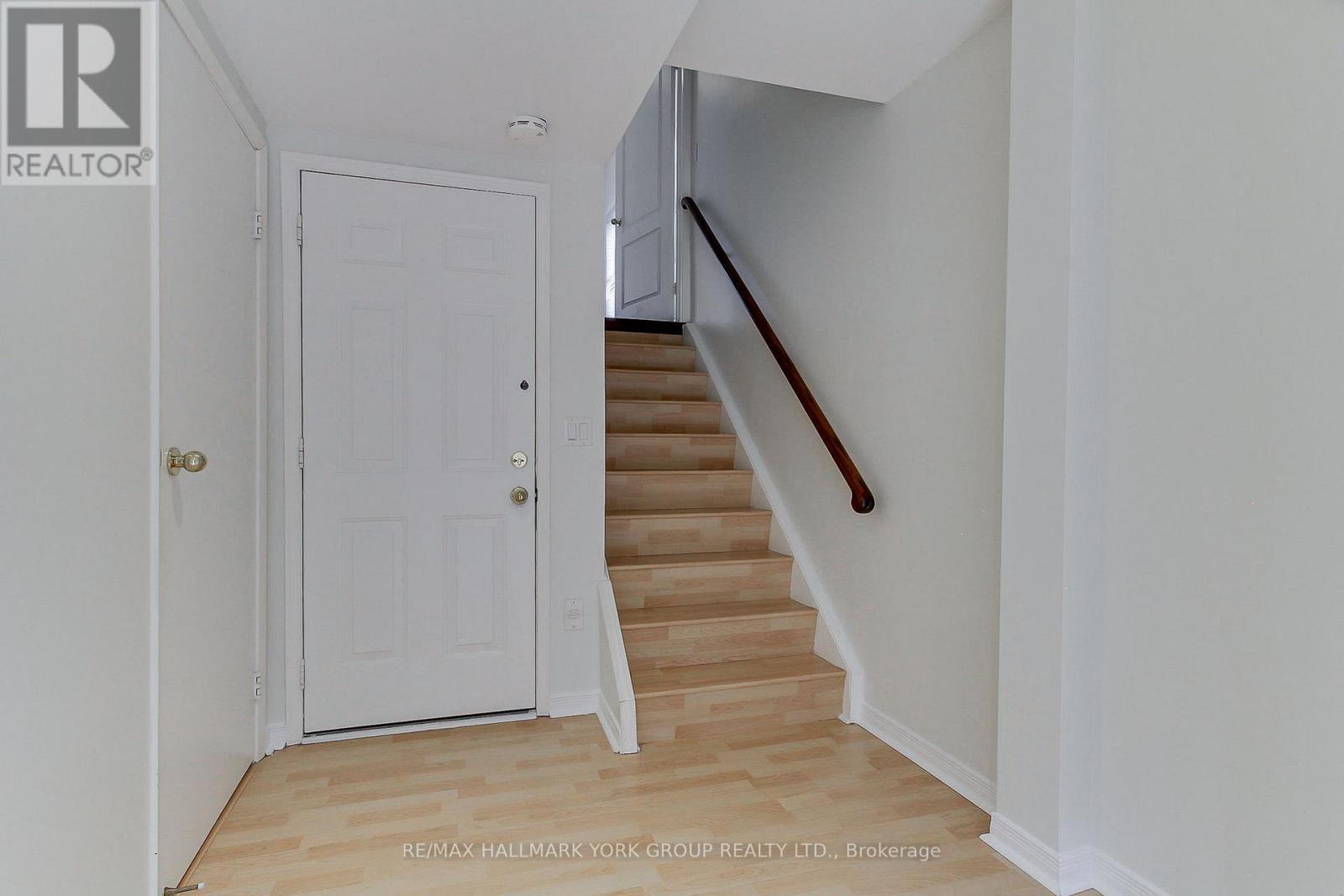 39 Millcliff Circle, Aurora, ON - Indoor Photo Showing Other Room