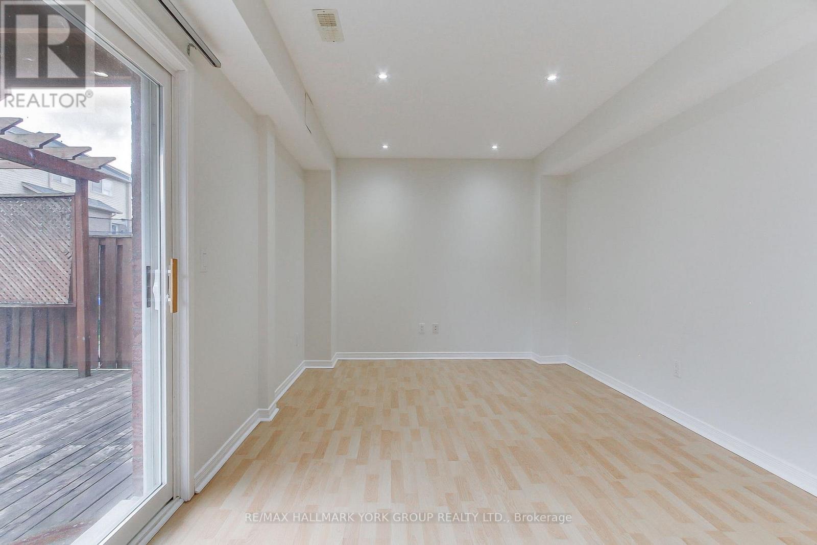 39 Millcliff Circle, Aurora, ON - Indoor Photo Showing Other Room