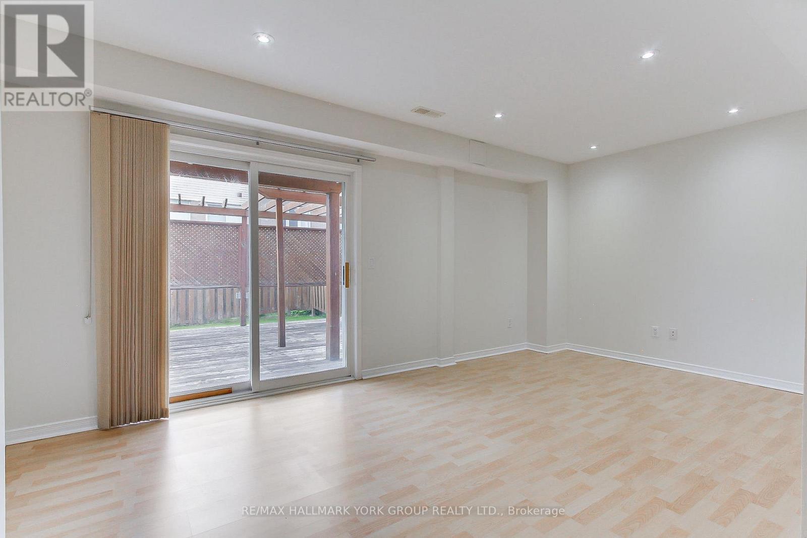 39 Millcliff Circle, Aurora, ON - Indoor Photo Showing Other Room