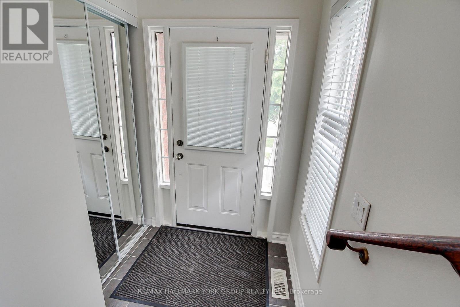 39 Millcliff Circle, Aurora, ON - Indoor Photo Showing Other Room