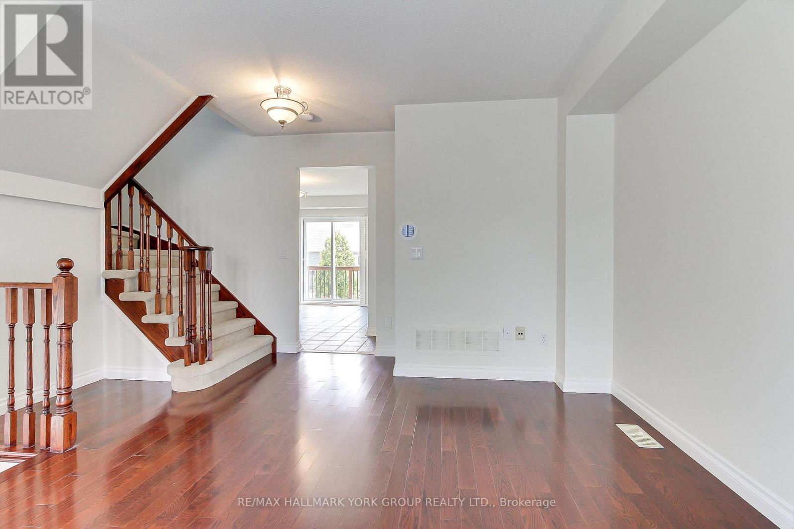 39 Millcliff Circle, Aurora, ON - Indoor Photo Showing Other Room