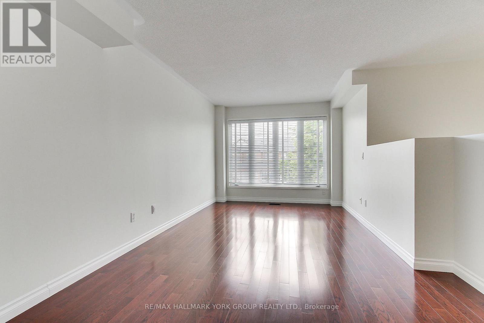 39 Millcliff Circle, Aurora, ON - Indoor Photo Showing Other Room
