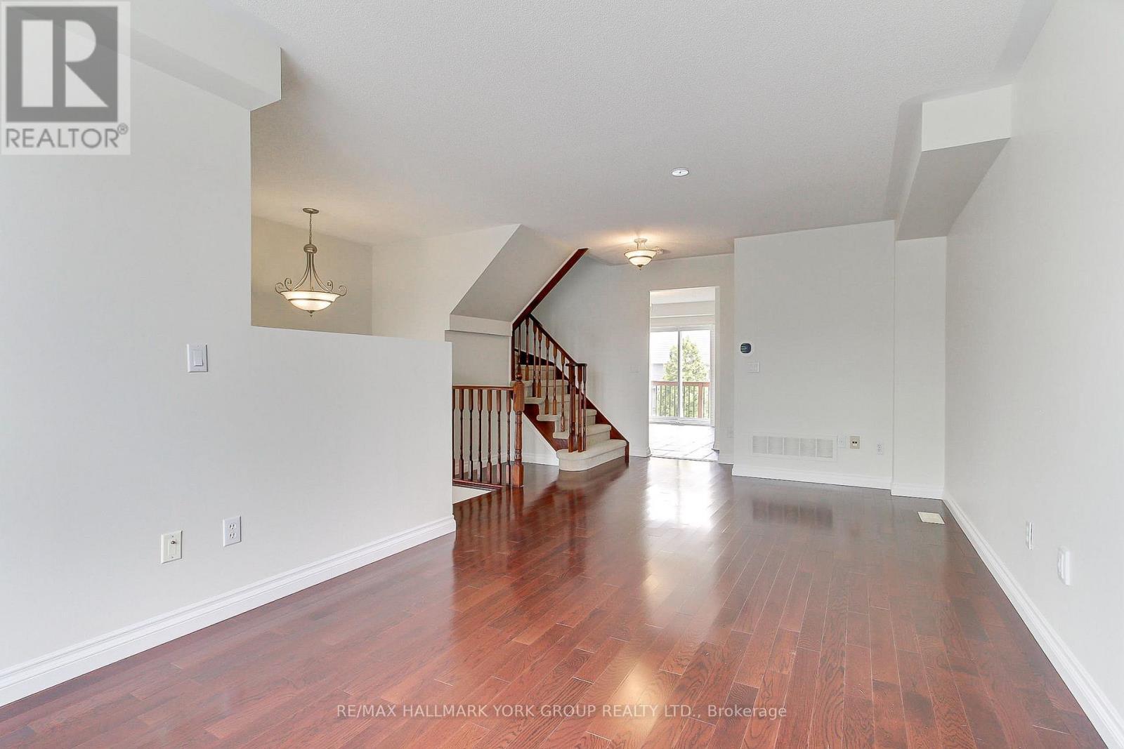 39 Millcliff Circle, Aurora, ON - Indoor Photo Showing Other Room