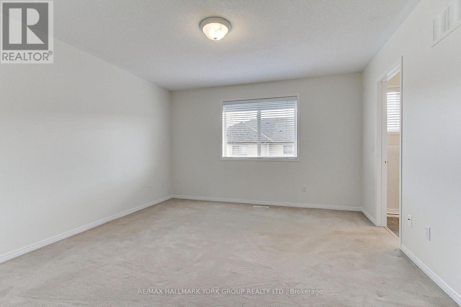 39 Millcliff Circle, Aurora, ON - Indoor Photo Showing Other Room