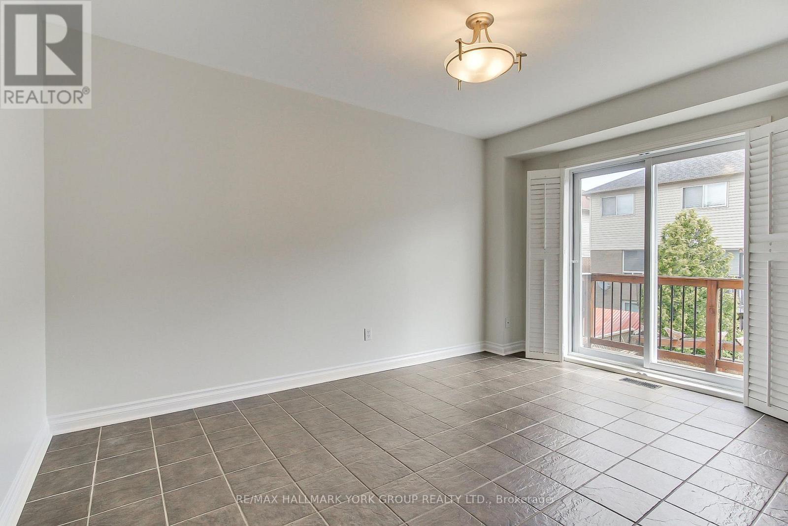 39 Millcliff Circle, Aurora, ON - Indoor Photo Showing Other Room