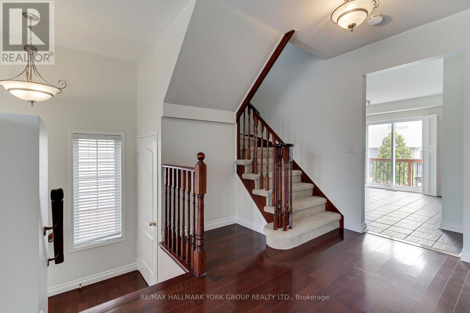 39 Millcliff Circle, Aurora, ON - Indoor Photo Showing Other Room