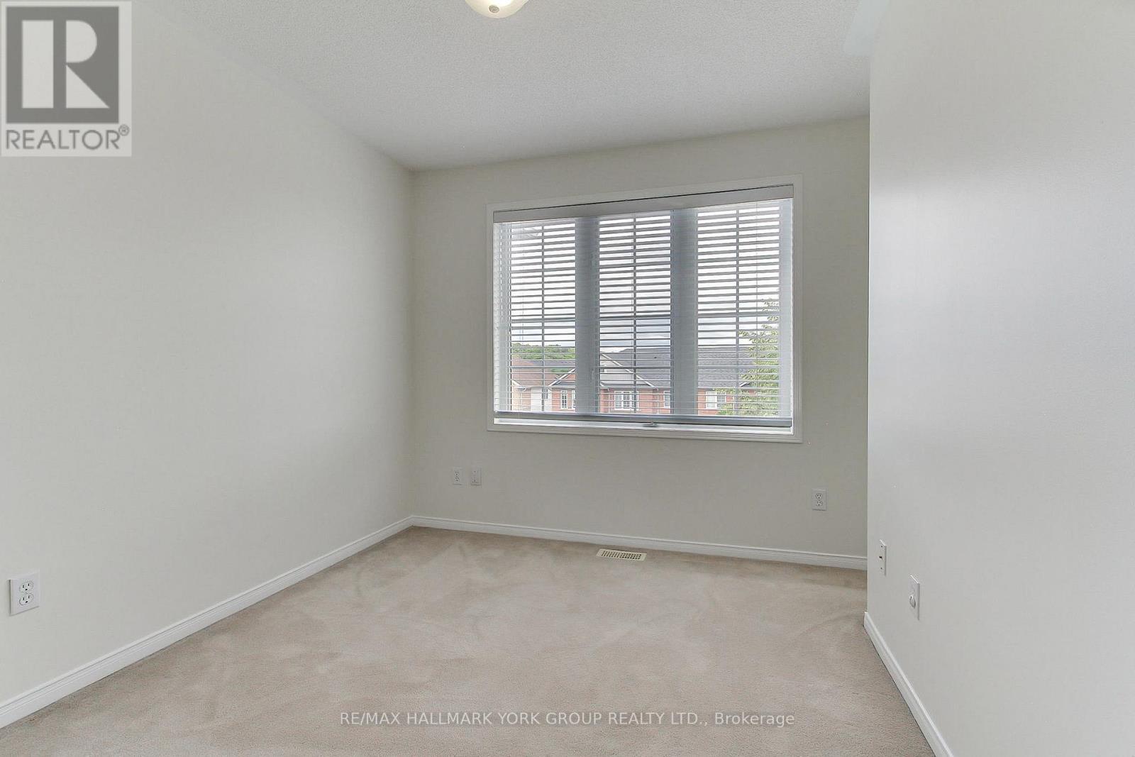 39 Millcliff Circle, Aurora, ON - Indoor Photo Showing Other Room