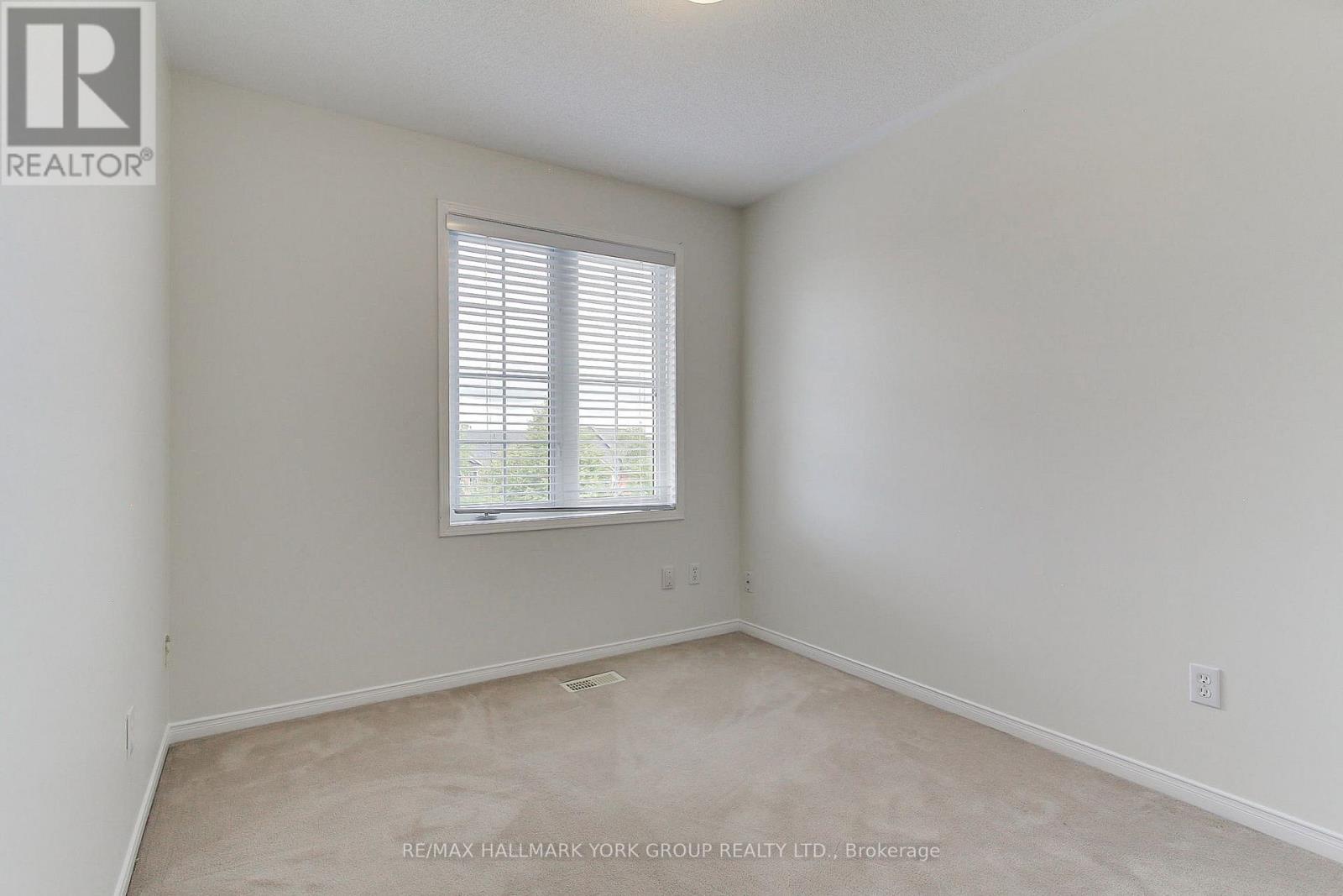 39 Millcliff Circle, Aurora, ON - Indoor Photo Showing Other Room