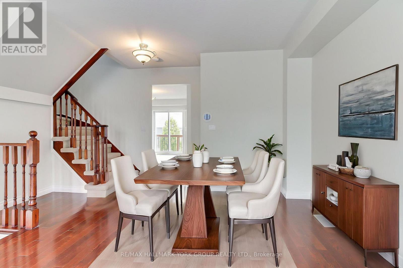 39 Millcliff Circle, Aurora, ON - Indoor Photo Showing Dining Room
