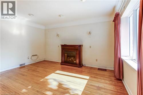 230 East 33Rd Street, Hamilton, ON - Indoor Photo Showing Living Room With Fireplace