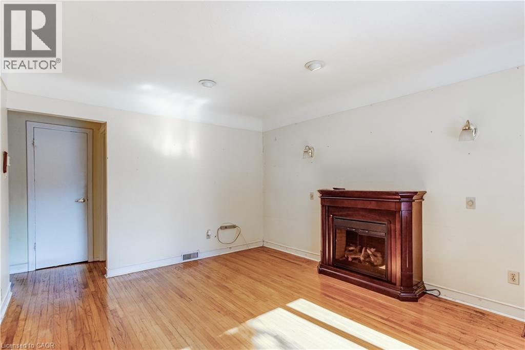 230 East 33Rd Street, Hamilton, ON - Indoor With Fireplace