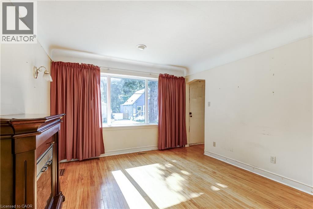 230 East 33Rd Street, Hamilton, ON - Indoor Photo Showing Other Room