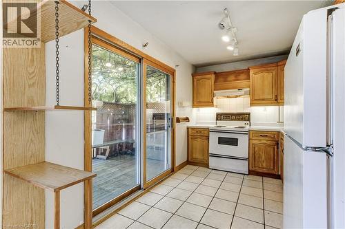 230 East 33Rd Street, Hamilton, ON - Indoor Photo Showing Kitchen