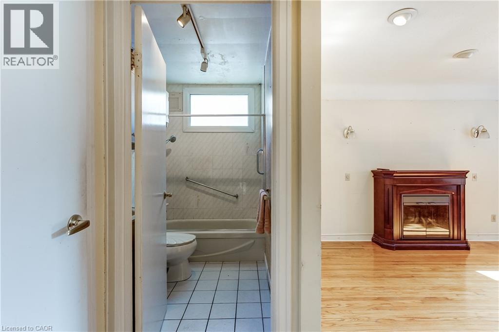 230 East 33Rd Street, Hamilton, ON - Indoor