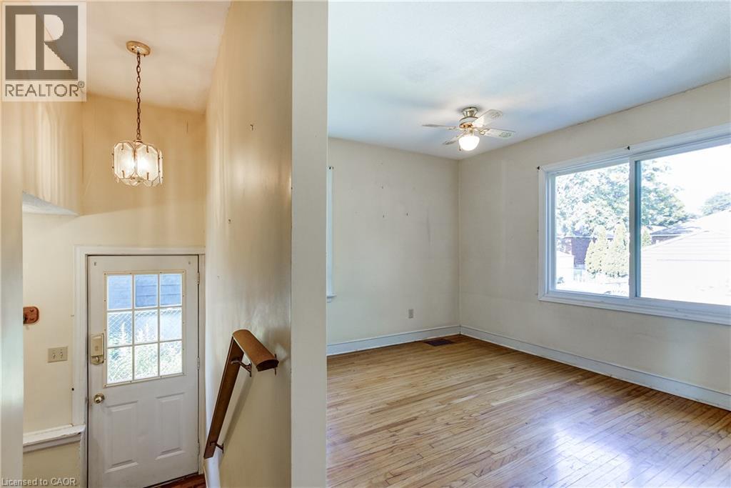 230 East 33Rd Street, Hamilton, ON - Indoor Photo Showing Other Room