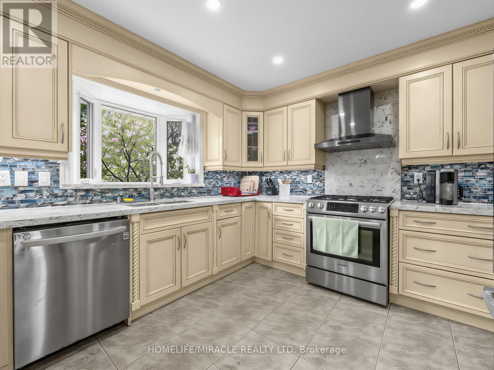2023 Jacamar Court, Mississauga, ON - Indoor Photo Showing Kitchen