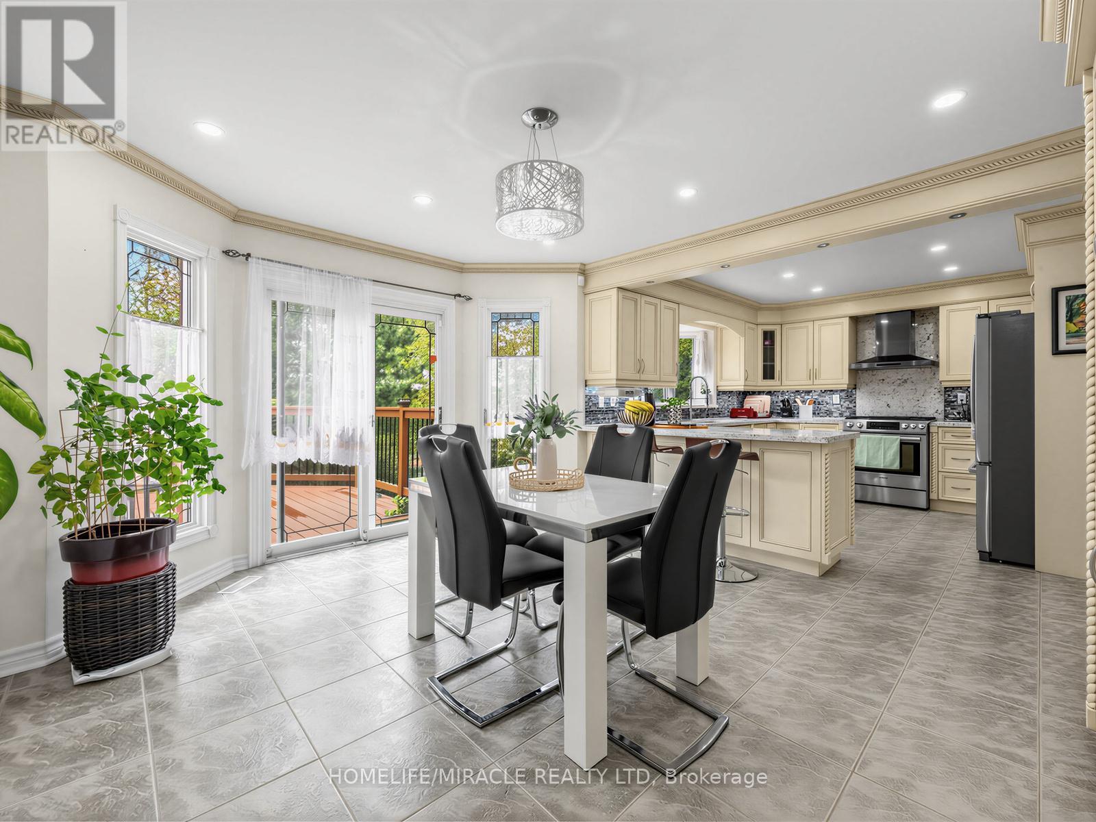 2023 Jacamar Court, Mississauga, ON - Indoor Photo Showing Dining Room